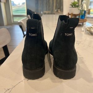 Toms Black suede ankle boots size 6